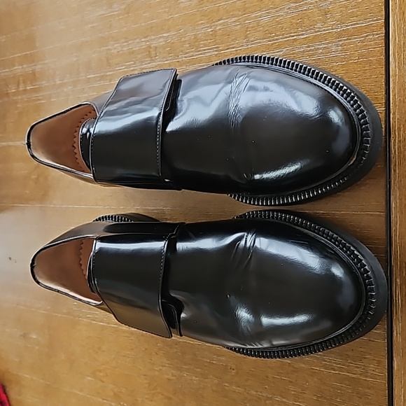 hot inch introvert handcrafted glossed leather loafers